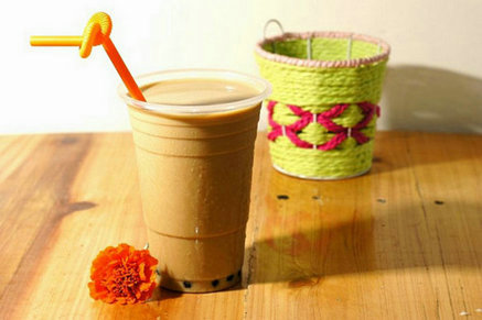 小丽成功经营了一家牧特巴氏奶茶加盟店