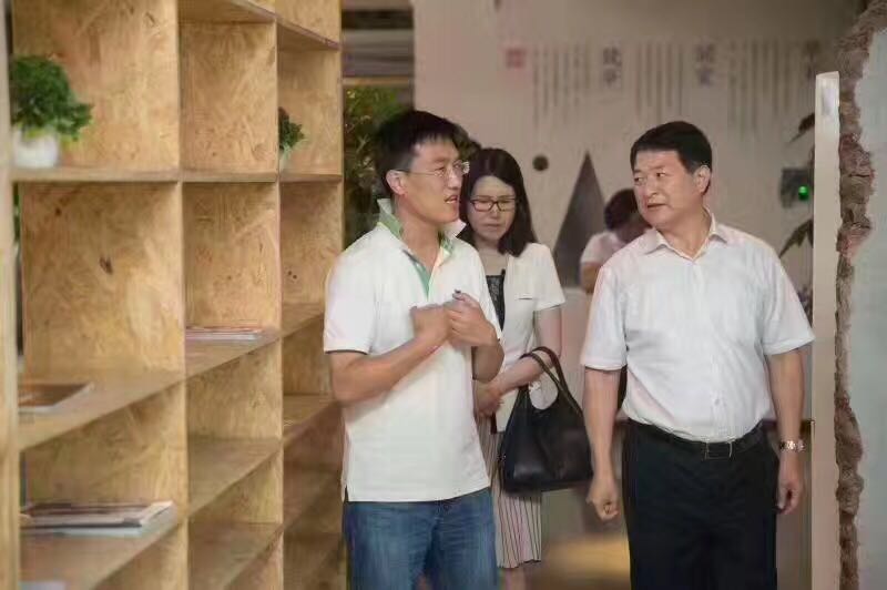 青岛市政府办公厅一行到博多工贸集团青岛分公司考察指导