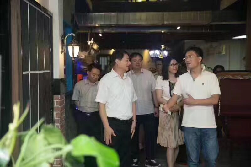 青岛市政府办公厅一行到博多工贸集团青岛分公司考察指导