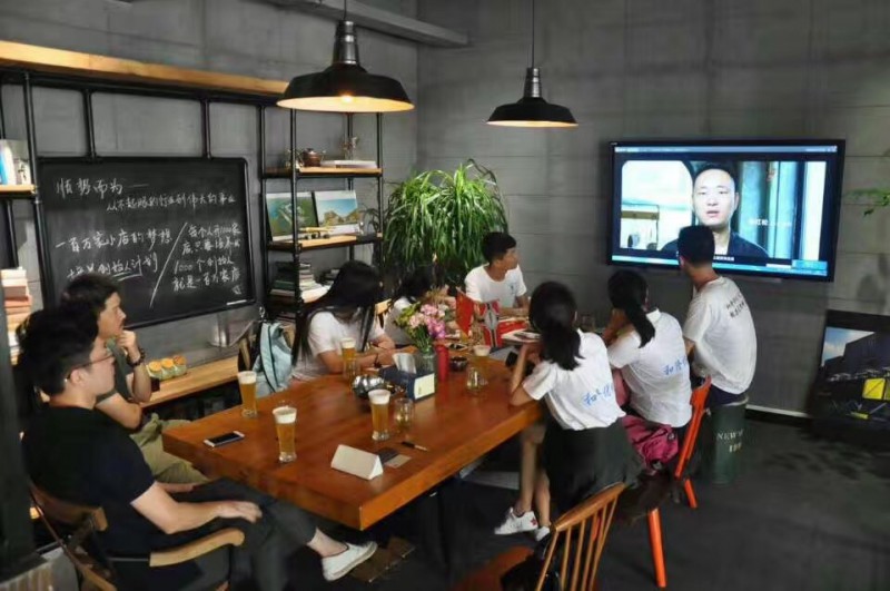 青岛科技大学副院长一行参观博多工贸总部