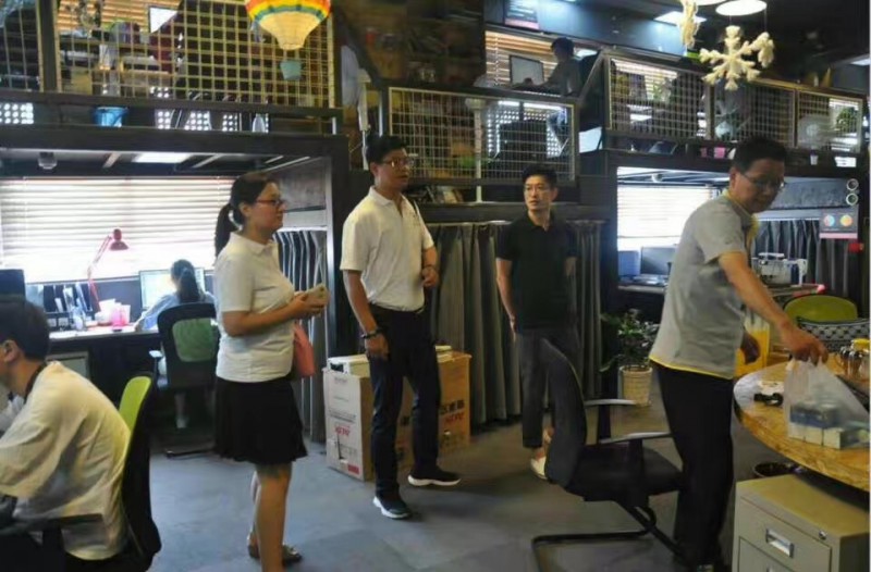 青岛科技大学副院长一行参观博多工贸总部