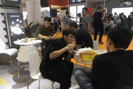 博多工贸告诉您炸鸡店应该如何做好用户体验