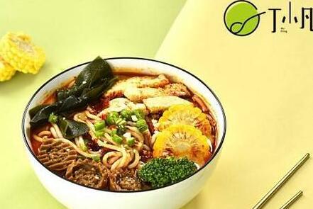 怎么加盟丁小凡麻辣烫？加盟赚钱吗？