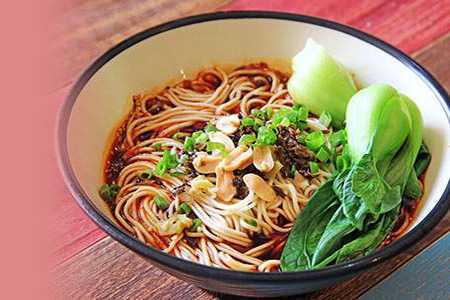 回味鸭血粉丝汤怎么样？开店生意好不好？